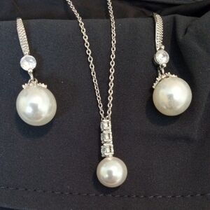 Elegant Silver Pearl Necklace and Earring Set